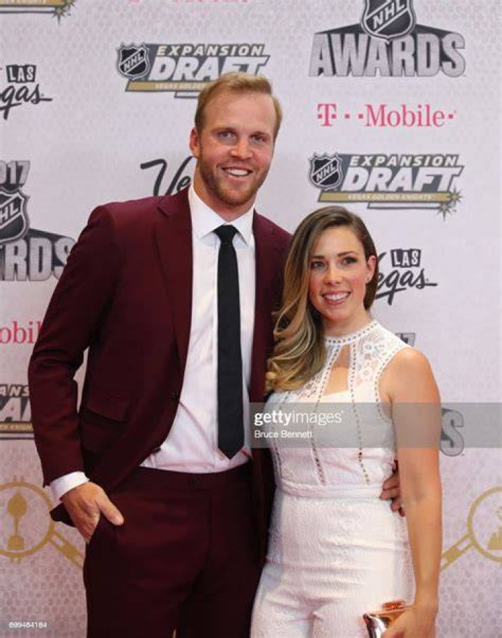 Amanda Caskenette, Bryan Bickell's Wife